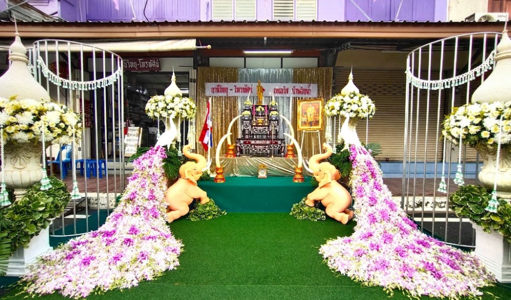 ประเพณีตักบาตรเทโวโรหณะ