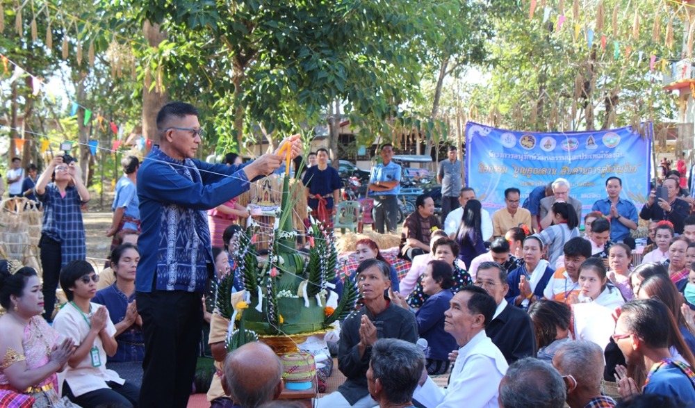 ประเพณีบุญคูณลานสืบสานการสู่ขวัญข้าว ชุมชนคุณธรรมวัดศรีสะอาด