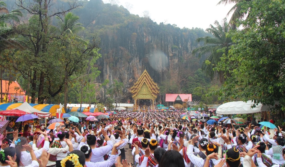 งานสักการะหลวงพ่อพระไชยเชษฐา(ประเพณีบุญข้าวจี่ใหญ่)