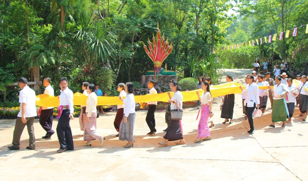 พิธีสรงน้ำพระใหญ่ถ้ำผาเจาะ