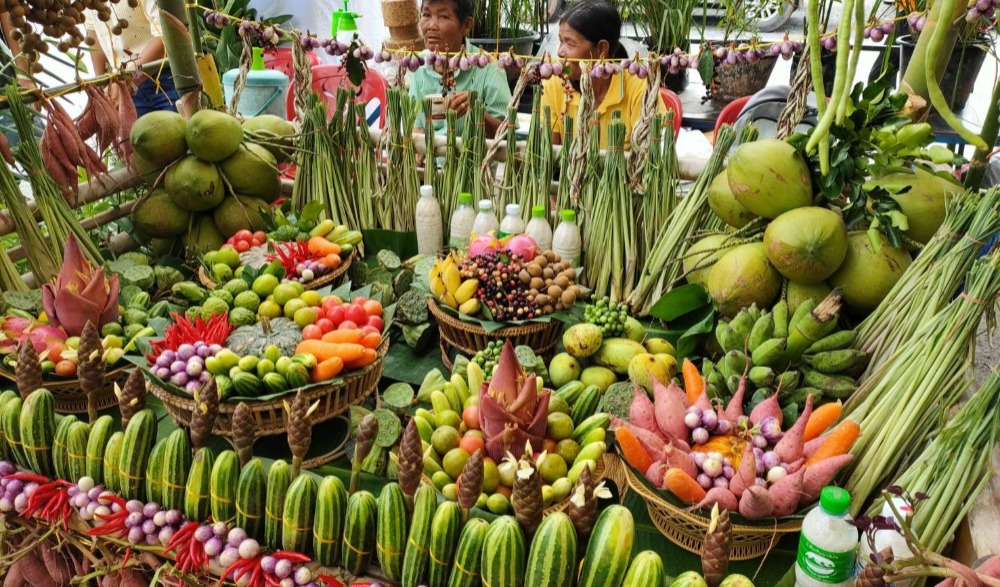 งานเทศกาลหอยหินกินลำใย ไหว้หลวงปู่ขาว