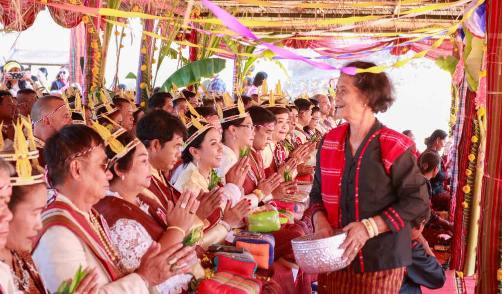 พิธีฉลองมงคลสมรสหมู่ และงานจดทะเบียนสมรสบนหลังช้าง  และพิธีแต่งงานแบบชาวกูย หรือพิธีซัตเต