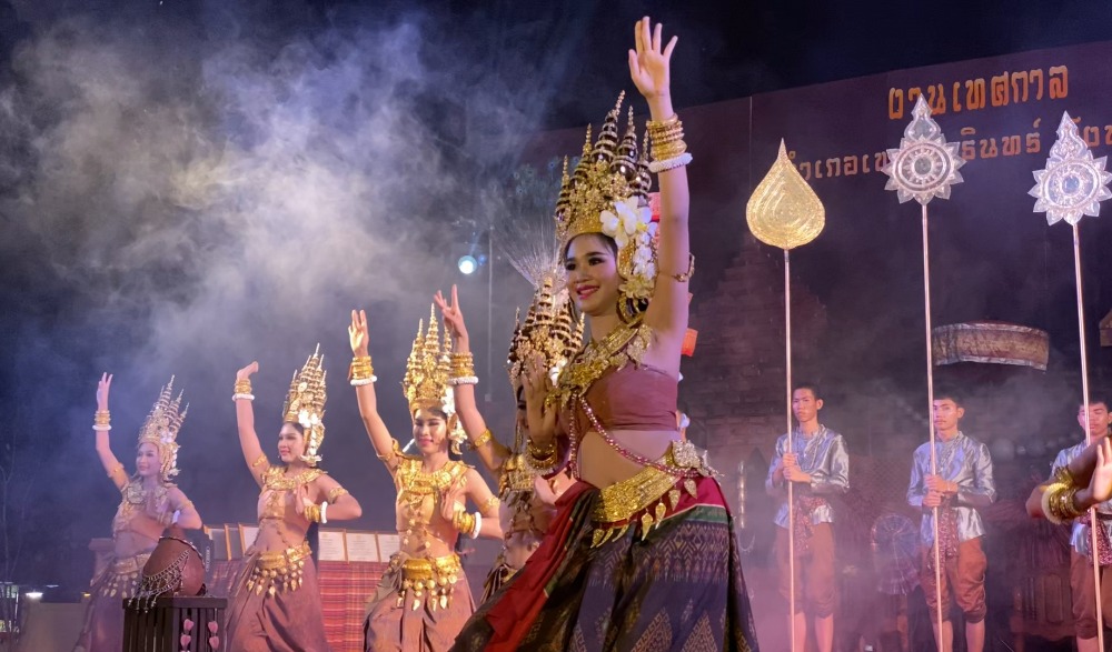 เทศกาลประเพณี “นุ่งผ้าไหม ใส่ปะเกือม เรือมกันตรึม”