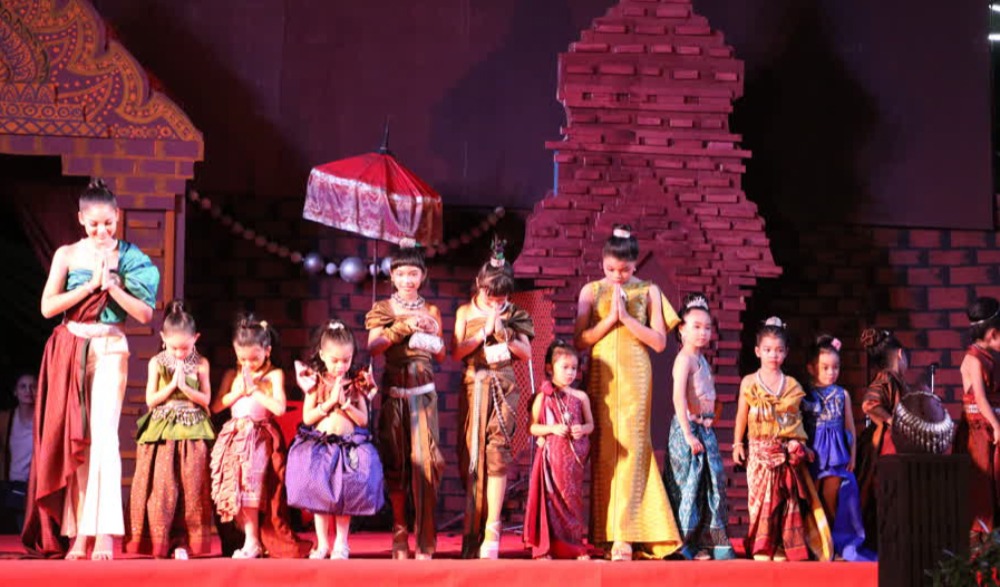 เทศกาลประเพณี “นุ่งผ้าไหม ใส่ปะเกือม เรือมกันตรึม”