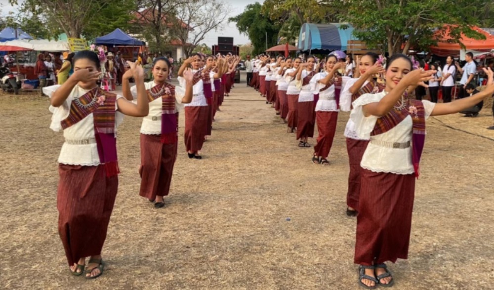 เทศกาลประเพณี “นุ่งผ้าไหม ใส่ปะเกือม เรือมกันตรึม”