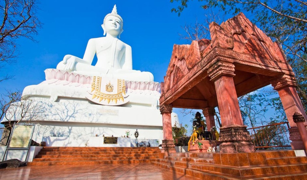 งานประเพณีขึ้น เขาสวาย เคาะระฆัง  พันใบกราบไหว้สิ่งศักดิ์สิทธิ์