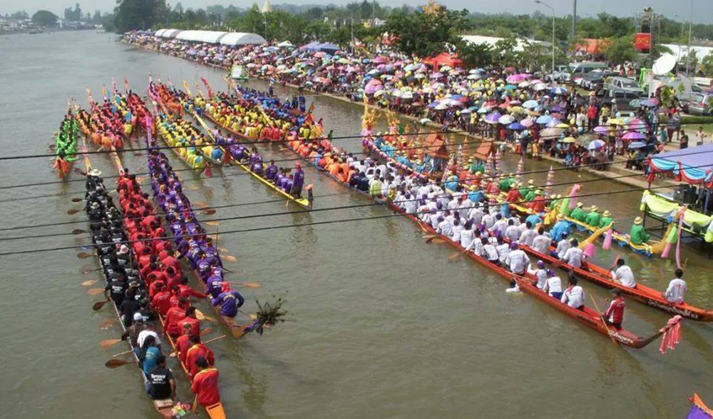 งานประเพณีแข่งขันเรือยาวชิงถ้วยพระราชทานฯ อ.ท่าตูม จ.สุรินทร์