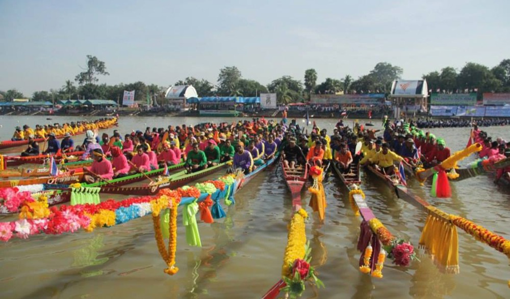 งานประเพณีแข่งขันเรือยาวชิงถ้วยพระราชทานฯ อ.ท่าตูม จ.สุรินทร์