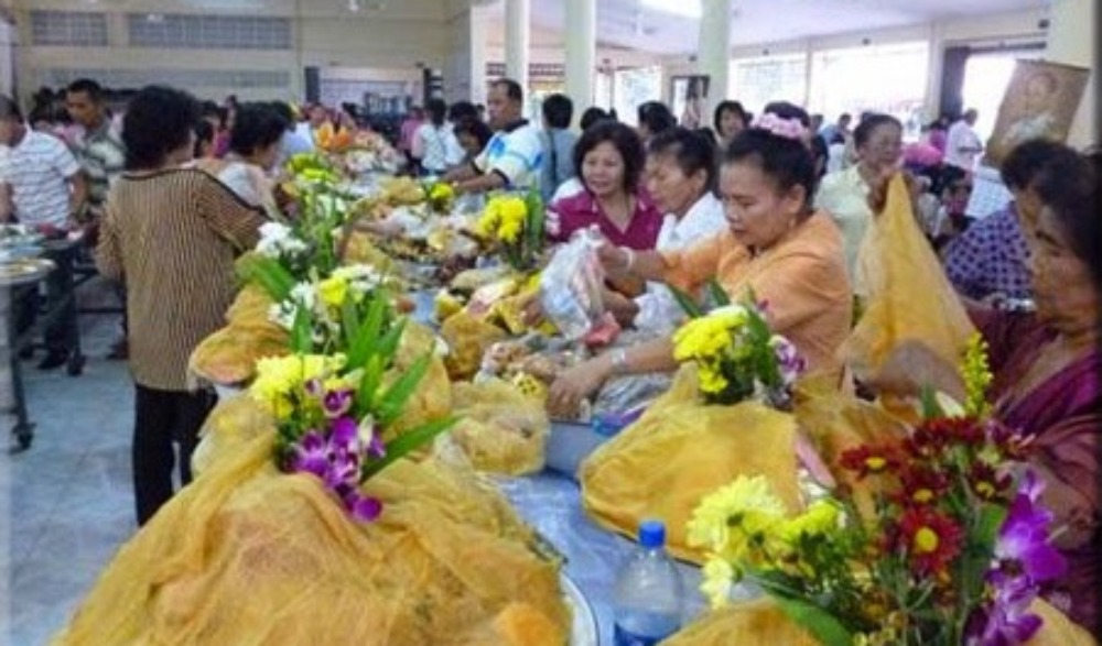 ประเพณีบุญสารทเดือนสิบ