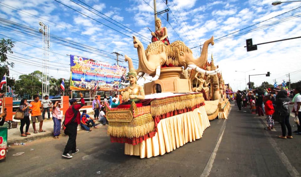 งานเทศกาลปลาไหล ข้าวใหม่หอมมะลิและงานกาชาด