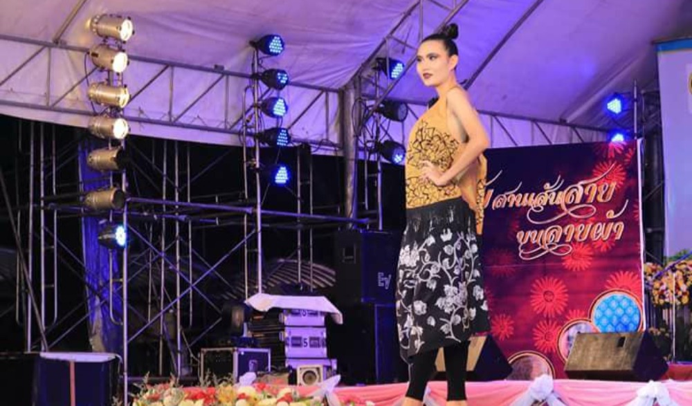 โครงการส่งเสริมวิถีไทย วิถีถิ่น สานสายใยไทย -มาเลเซีย กิจกรรม “Yala Fashion show On The Sky”