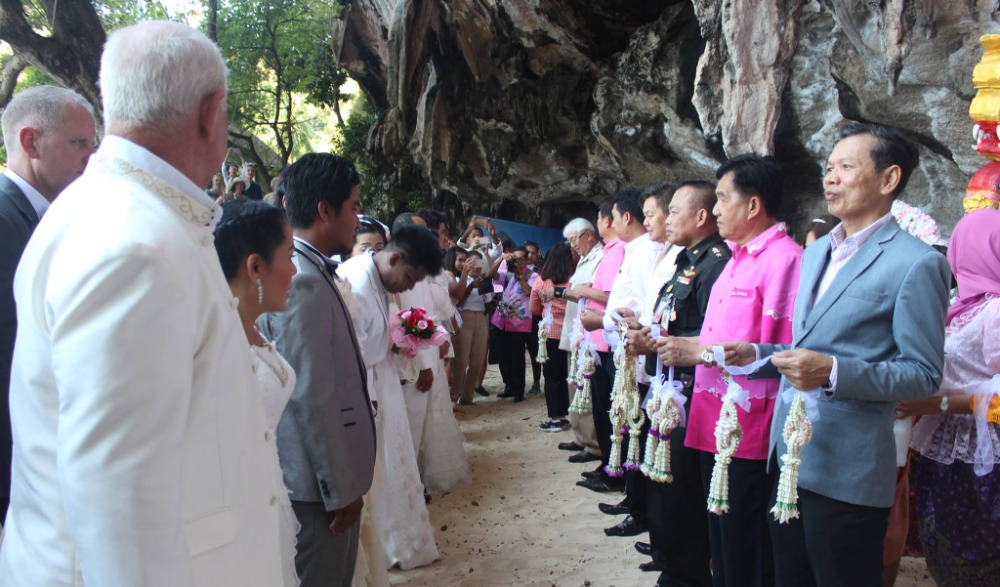 พิธีบวงสรวงสักการะขอพรพระนางและงานปีนผาจดทะเบียนสมรสในวันแห่งความรัก จ.กระบี่