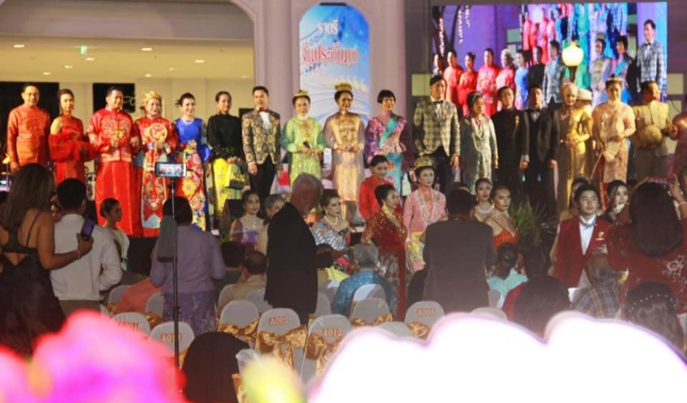 ราตรีจันทร์ประดับมุก