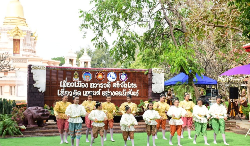 เที่ยวเมืองทวารวดีศรีจันเสน เที่ยวติดเทรนด์ อย่างคนมีสไตล์