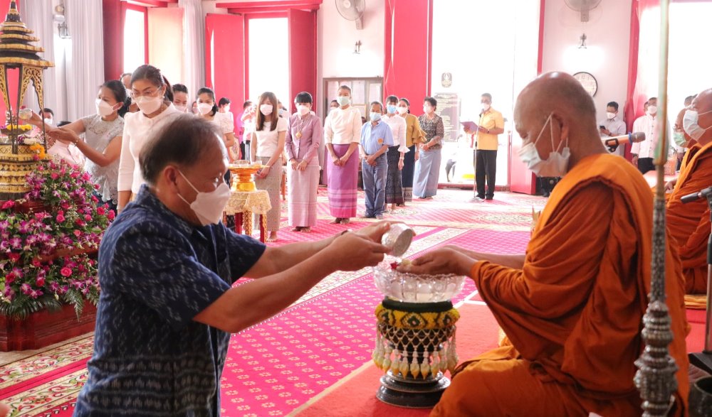 ประเพณีวันสงกรานต์ พิธีสรงน้ำพระพุทธรูป พิธีสรงน้ำพระภิกษุสงฆ์ เนื่องในเทศกาลส่งเสริมประเพณีวันสงกรานต์ประจำปี ๒๕๖๕