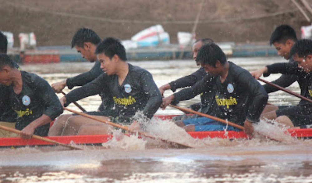 ประเพณีแข่งเรือ