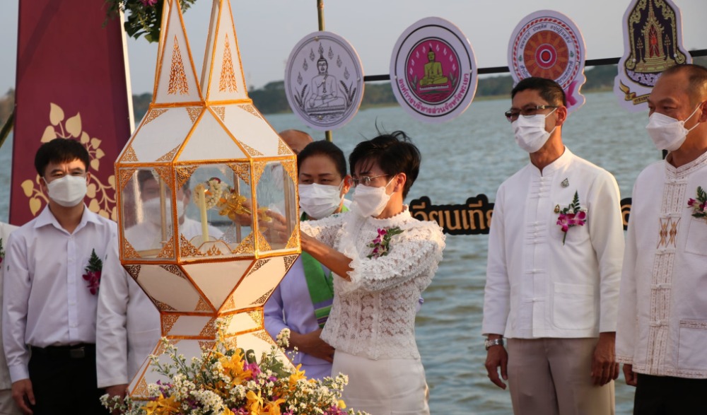 งานเวียนเทียนทางน้ำกลางกว๊านพะเยา หนึ่งเดียวในโลก ครั้งที่ ๔๕ เนื่องในวันวิสาขบูชา