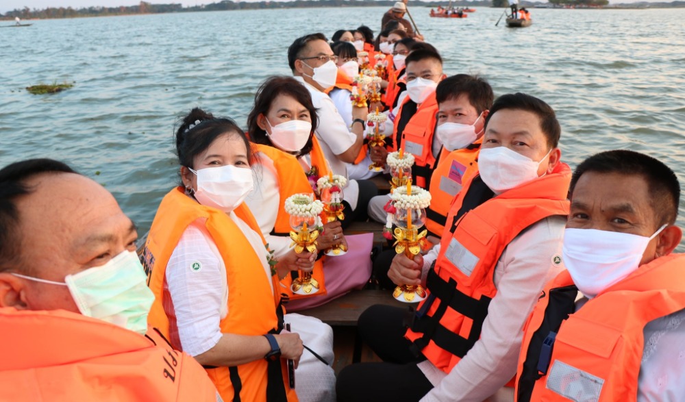 งานเวียนเทียนทางน้ำกลางกว๊านพะเยา หนึ่งเดียวในโลก ครั้งที่ ๔๕ เนื่องในวันวิสาขบูชา