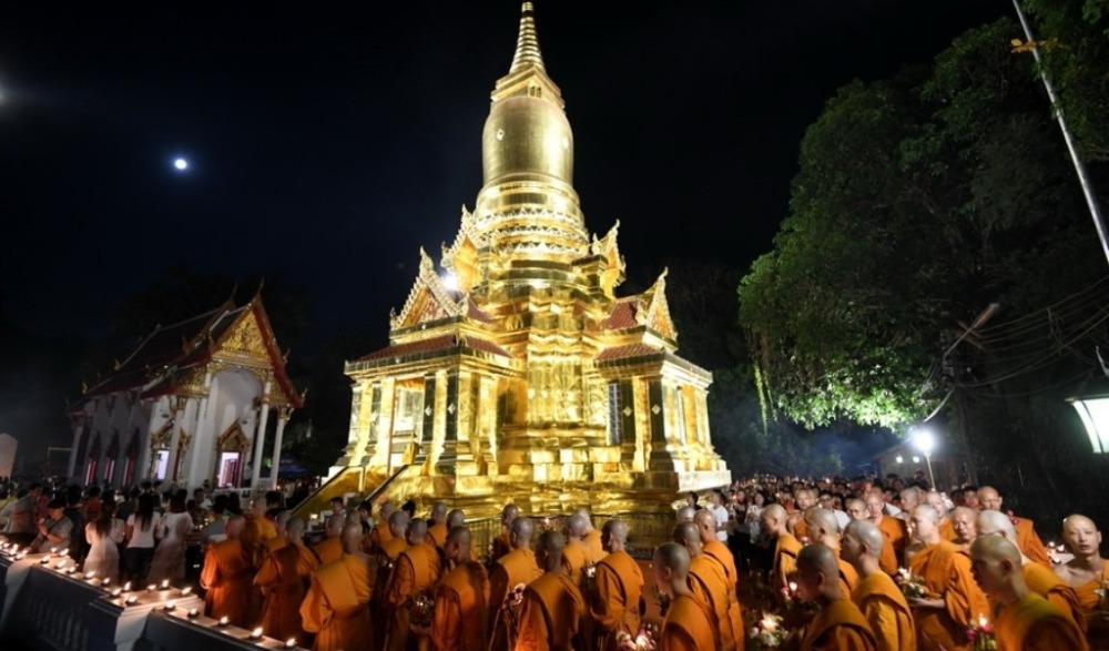 วางผางประทีป 10,000 ดวง วัดท่าขนุน เนื่องในวันสำคัญทางพระพุทธศาสนาวันวิสาขบูชา