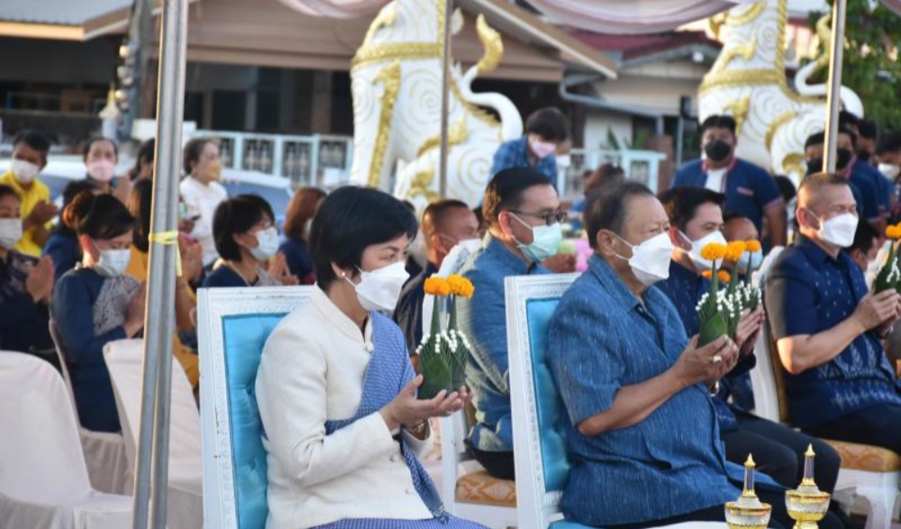 พิธีถวายปราสาทผึ้ง ในงานประเพณีแห่ปราสาทผึ้ง จังหวัดสกลนคร ประจำปี ๒๕๖๔