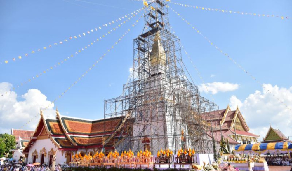 พิธียกปลียอดพร้อมทองคำหุ้มฉัตรขึ้นสู่ยอดพระธาตุเชิงชุม ณ วัดพระธาตุเชิงชุมวรวิหาร ตำบลธาตุเชิงชุม อำเภอเมืองสกลนคร จังหวัดสกลนคร