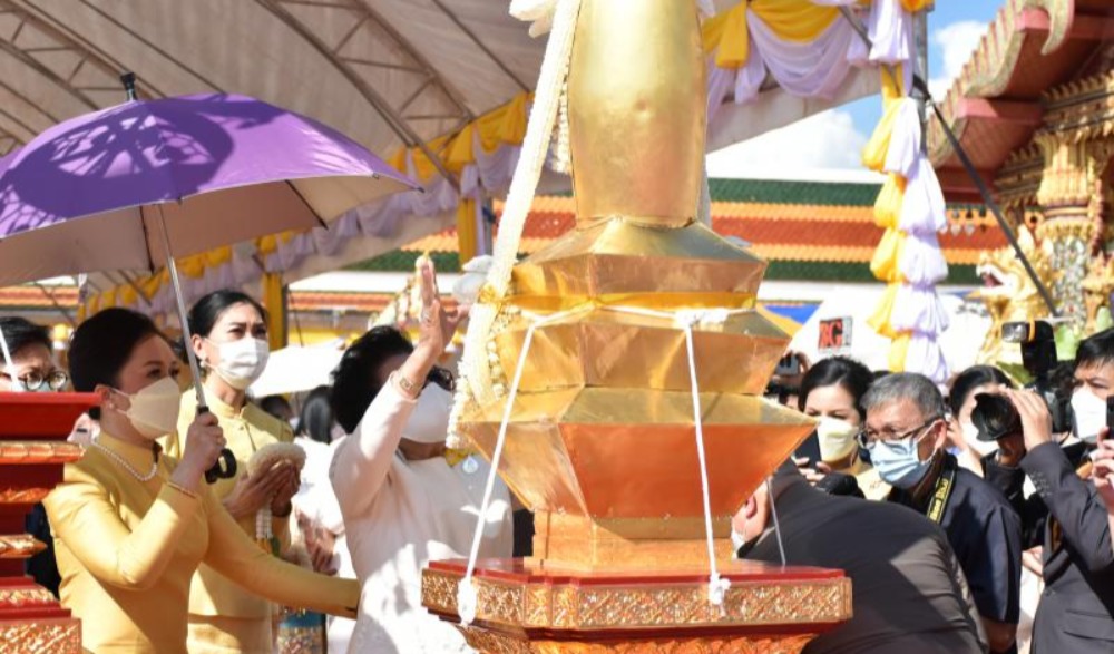 พิธียกปลียอดพร้อมทองคำหุ้มฉัตรขึ้นสู่ยอดพระธาตุเชิงชุม ณ วัดพระธาตุเชิงชุมวรวิหาร ตำบลธาตุเชิงชุม อำเภอเมืองสกลนคร จังหวัดสกลนคร