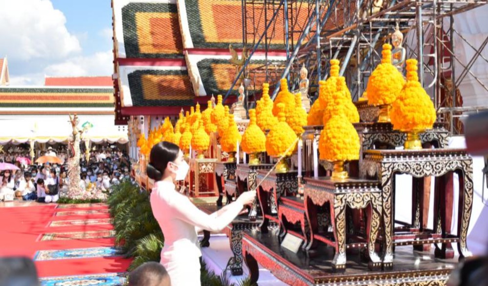 พิธียกปลียอดพร้อมทองคำหุ้มฉัตรขึ้นสู่ยอดพระธาตุเชิงชุม ณ วัดพระธาตุเชิงชุมวรวิหาร ตำบลธาตุเชิงชุม อำเภอเมืองสกลนคร จังหวัดสกลนคร