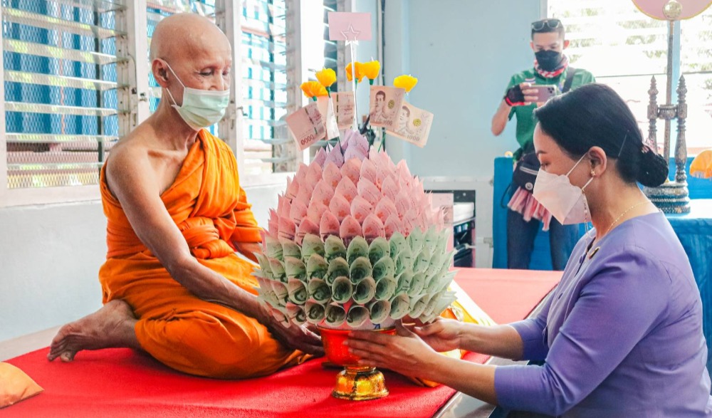 พิธีทอดผ้าป่าสามัคคี ถวายที่พักสงฆ์ถ้ำเก้าอี้