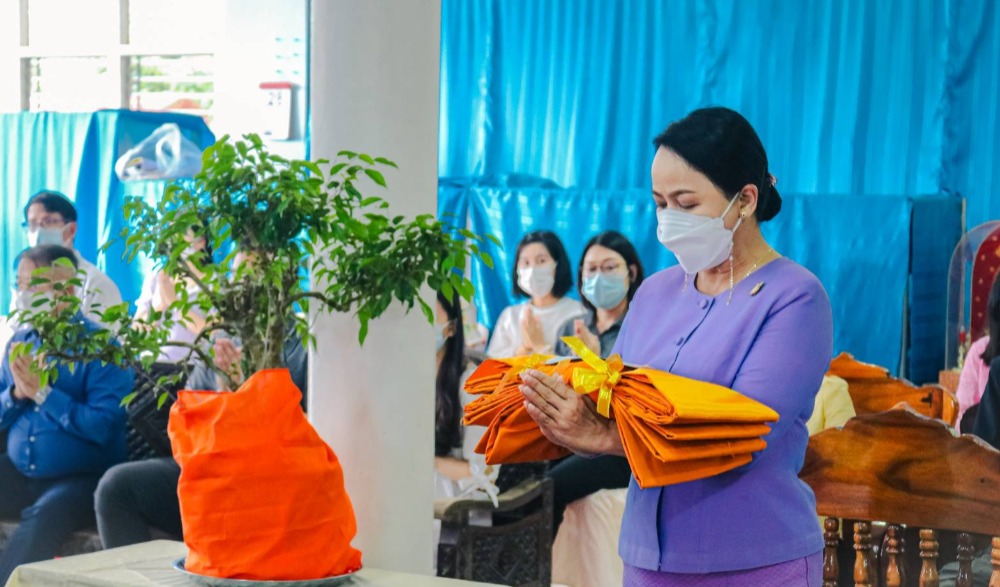 พิธีทอดผ้าป่าสามัคคี ถวายที่พักสงฆ์ถ้ำเก้าอี้