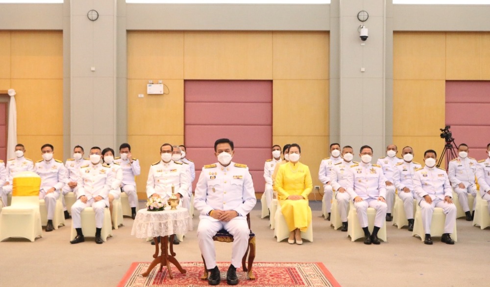พิธีทำบุญตักบาตรถวายพระราชกุศล และพิธีถวายบังคม เนื่องในวันคล้ายวันพระบรมราชสมภพพระบาทสมเด็จพระบรมชนกาธิเบศร มหาภูมิพลอดุลยเดชมหาราช บรมนาถบพิตร วันชาติและวันพ่อแห่งชาติ ประจำปี พ.ศ.๒๕๖๔