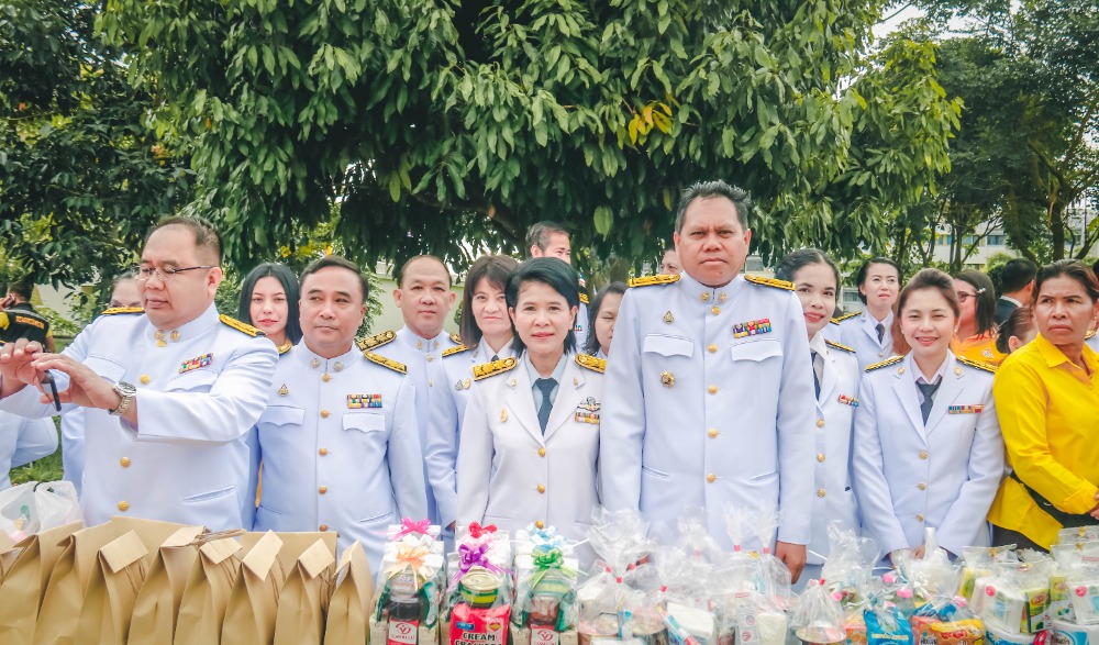 พิธีสงฆ์ ทำบุญตักบาตร ข้าวสาร อาหารแห้ง พระสงฆ์ จำนวน 89 รูป ถวายพระราชกุศล เนื่องในวันคล้ายวันพระบรมราชสมภพ พระบาทสมเด็จพระบรมชนกาธิเบศร มหาภูมิพลอดุลยเดชมหาราช บรมนาถบพิตร วันชาติ และวันพ่อแห่งชาติ ๕ ธันวาคม ๒๕๖๓