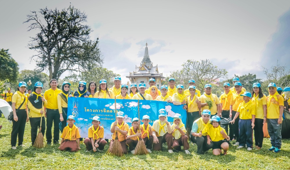 พิธีสงฆ์ ทำบุญตักบาตร ข้าวสาร อาหารแห้ง พระสงฆ์ จำนวน 89 รูป ถวายพระราชกุศล เนื่องในวันคล้ายวันพระบรมราชสมภพ พระบาทสมเด็จพระบรมชนกาธิเบศร มหาภูมิพลอดุลยเดชมหาราช บรมนาถบพิตร วันชาติ และวันพ่อแห่งชาติ ๕ ธันวาคม ๒๕๖๓