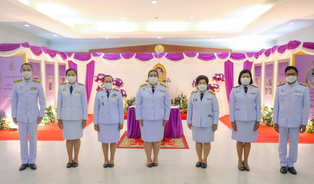 พิธีถวายพระพรชัยมงคล ลงนามถวายพระพรชัยมงคล เบื้องหน้าพระฉายาลักษณ์ สมเด็จพระนางเจ้าสุทิดา พัชรสุธาพิมลลักษณ พระบรมราชินี เนื่องในโอกาสวันเฉลิมพระชนมพรรษา 3 มิถุนายน 2564