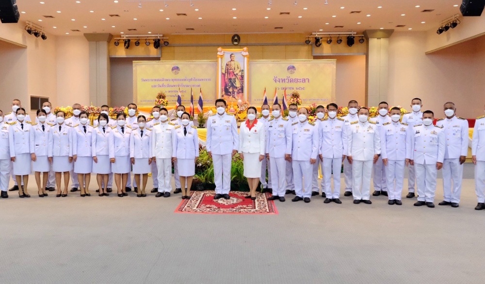 พิธีวางพานพุ่มถวายสักการะสดุดี เนื่องในวันพระบาทสมเด็จพระพุทธยอดฟ้าจุฬาโลกมหาราช และวันที่ระลึกถึงมหาจักรีบรมราชวงศ์