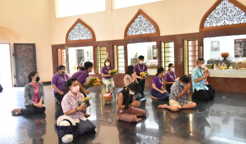 กิจกรรมตามรอยธรรมพระอริยสงฆ์ สรงน้ำสิ่งศักดิ์สิทธิ์เมืองสกลนคร เสริมสิริมงคล ณ วัดพระธาตุเชิงชุมวรวิหาร ตำบลธาตุเชิงชุม อำเภอเมือง จังหวัดสกลนคร