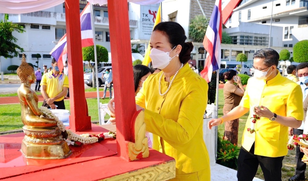 ประเพณีสงกรานต์ และพิธีทอดผ้าป่ามหาสงกรานต์