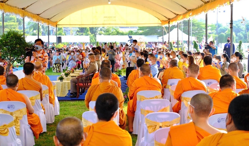 ประเพณีสงกรานต์ และพิธีทอดผ้าป่ามหาสงกรานต์
