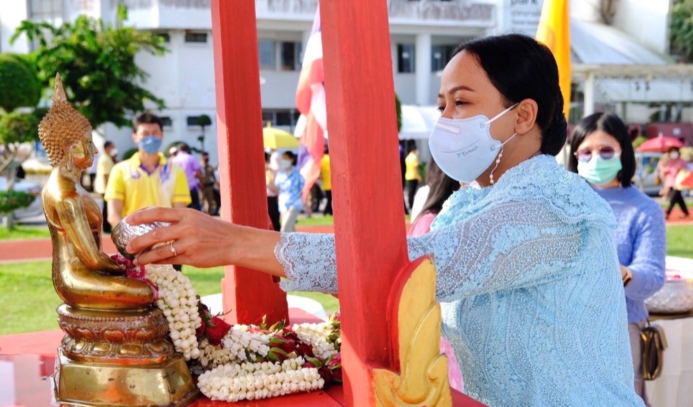 ประเพณีสงกรานต์ และพิธีทอดผ้าป่ามหาสงกรานต์