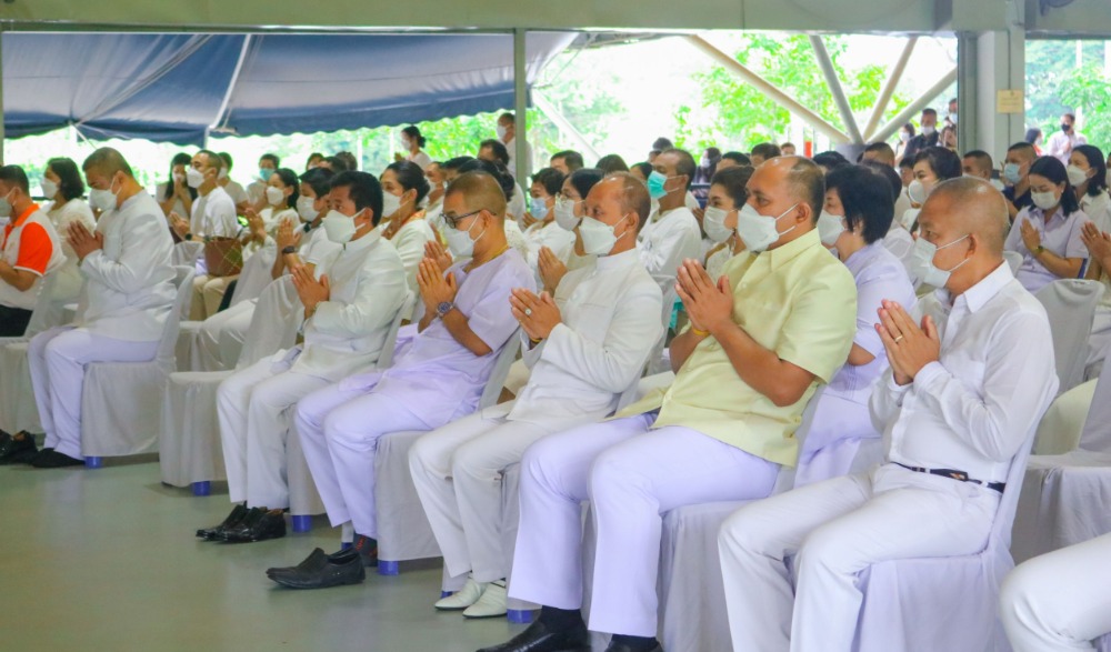 ทำบุญตักบาตรถวายเป็นพระราชกุศลแด่พระบาทสมเด็จพระวชิรเกล้าเจ้าอยู่หัว สมเด็จพระนางเจ้าสิริกิติ์ พระบรมราชินีนาถพระบรมราชชนนีพันปีหลวงและพระบรมวงศานุวงศ์