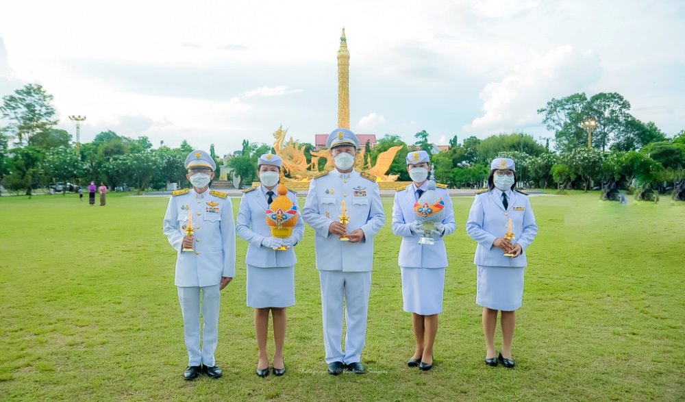 พิธีถวายเครื่องราชสักการะและวางพานพุ่ม และพิธีถวายพระพรชัยมงคล  เนื่องในโอกาสวันเฉลิมพระชนมพรรษาสมเด็จพระนางเจ้าฯ พระบรมราชินี ๓ มิถุนายน ๒๕๖๕