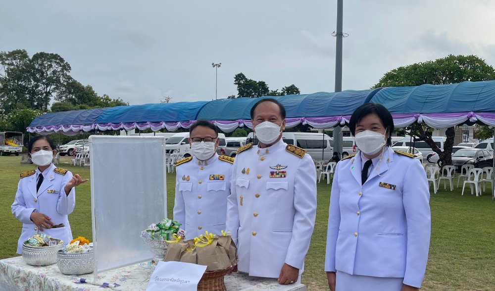 พิธีถวายเครื่องราชสักการะและวางพานพุ่ม และพิธีถวายพระพรชัยมงคล  เนื่องในโอกาสวันเฉลิมพระชนมพรรษาสมเด็จพระนางเจ้าฯ พระบรมราชินี ๓ มิถุนายน ๒๕๖๕