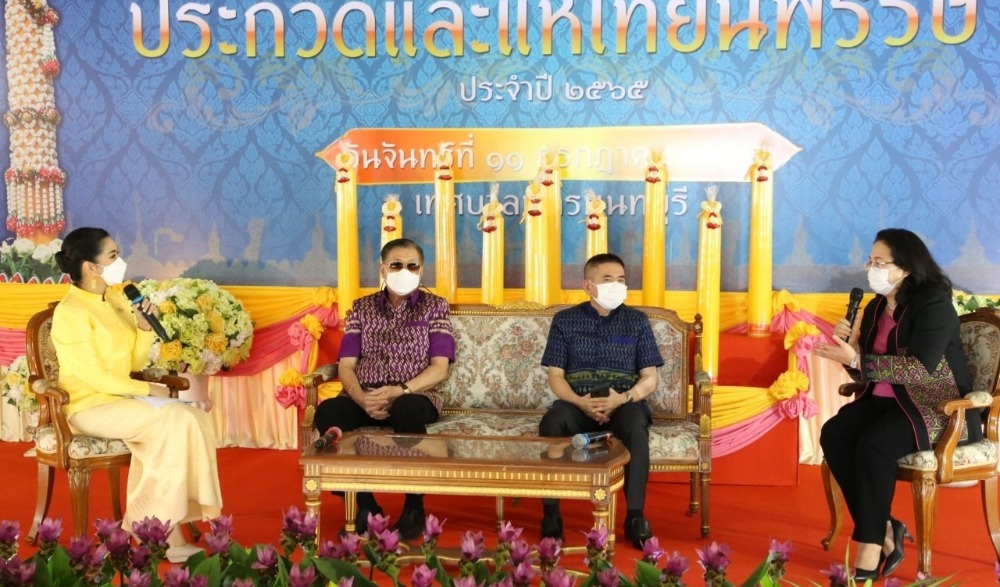 สืบสานงานบุญเข้าพรรษา แห่เทียนนครนนท์