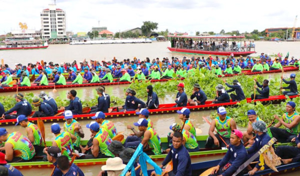 งานประเพณีแข่งเรือชิงถ้วยพระราชทาน ประจำปี 2565