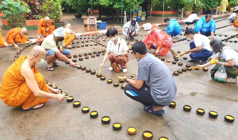 วางผางประทีป 10,000 ดวง วัดท่าขนุน เนื่องในวันสำคัญทางพระพุทธศาสนาวันอาสาฬหบูชา
