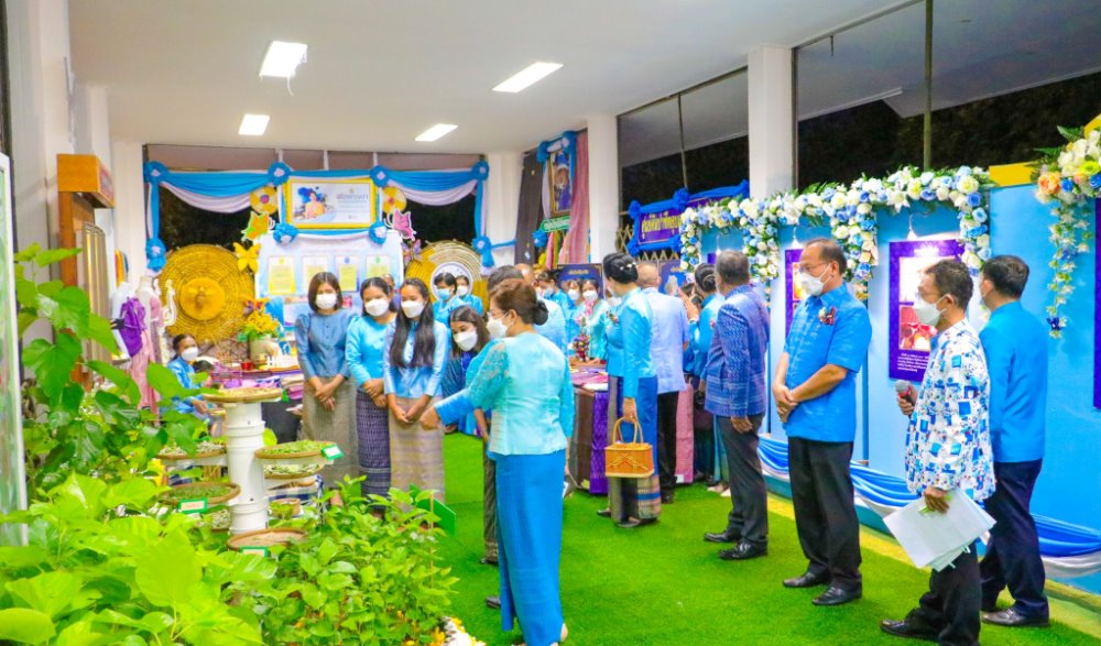 พิธีเปิดนิทรรศการเฉลิมพระเกียรติ สมเด็จพระนางเจ้าสิริกิติ์ พระบรมราชินีนาถ พระบรมราชชนนีพันปีหลวง เนื่องในโอกาสมหามงคลเฉลิมพระชนมพรรษา ๙๐ พรรษา ๑๒สิงหาคม ๒๕๖๕