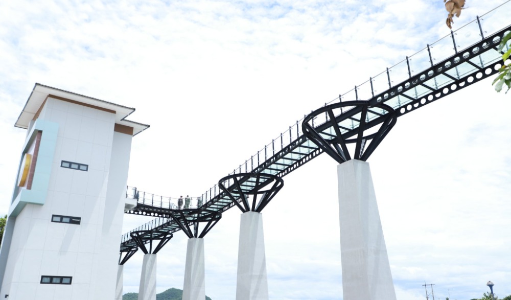 พิธีเปิดถนนคนเดินสองแคว (Songkwae Walking Street) และ Skywalk กาญจนบุรี
