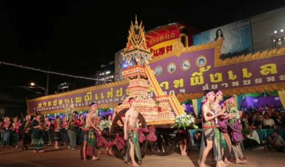 งานประเพณีแห่ปราสาทผึ้ง