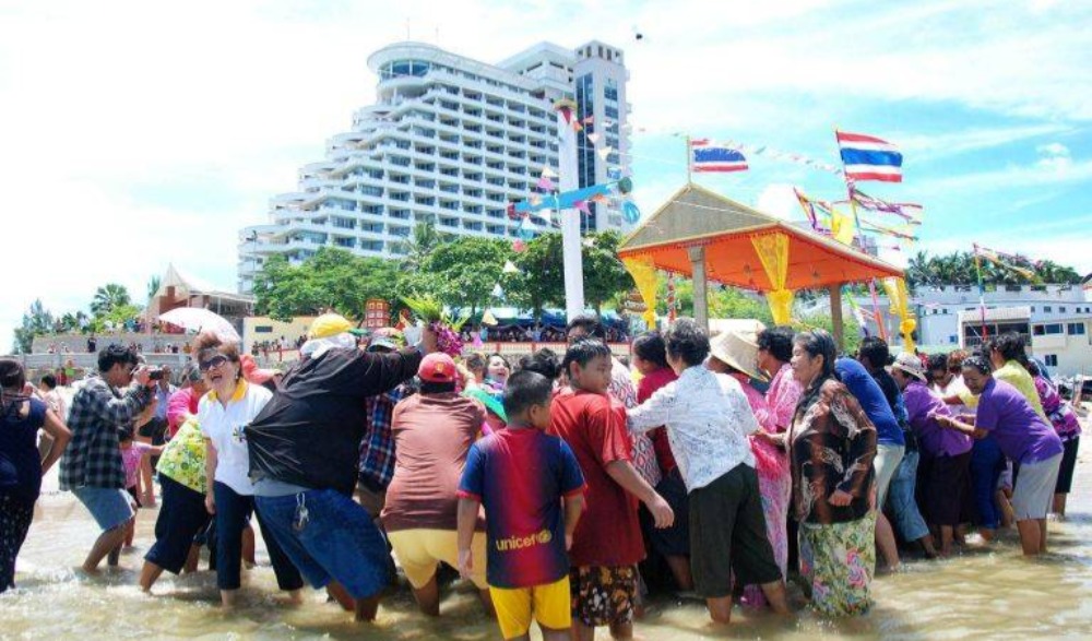 งานประเพณีส่งเคราะห์ทางทะเล และทำบุญศาลเจ้าแม่ทับทิม หัวหิน ประจำปี 2565