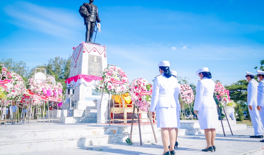 พิธีวางพวงมาลาสักการะ เนื่องในวันปิยมหาราช