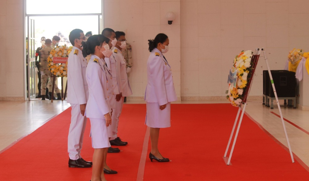 พิธีวางพวงมาลาถวายราชสักการะ เนื่องใน “วันที่ระลึกพระบาทสมเด็จพระจอมเกล้าเจ้าอยู่หัว” จังหวัดอุบลราชธานี
